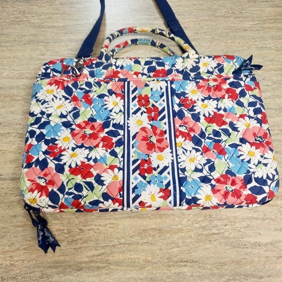Vera Bradley Handbags - Beautiful Vera Bradley laptop bag